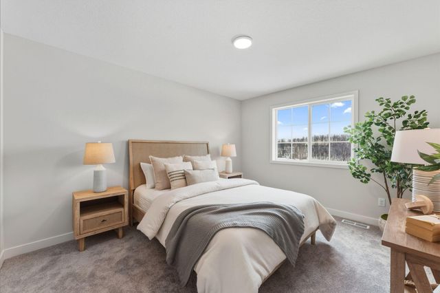 1551 Creekwood Dr, New Richmond, WI 54017