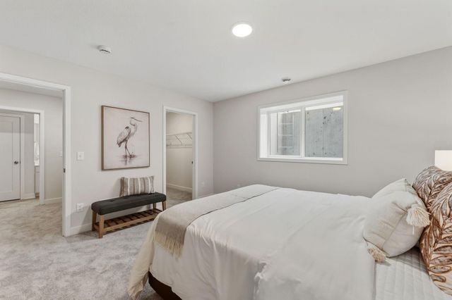 1551 Creekwood Dr, New Richmond, WI 54017