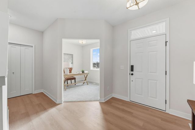 1551 Creekwood Dr, New Richmond, WI 54017