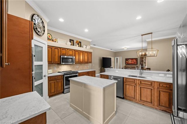 2127 Imperial CIR, Naples, FL 34110