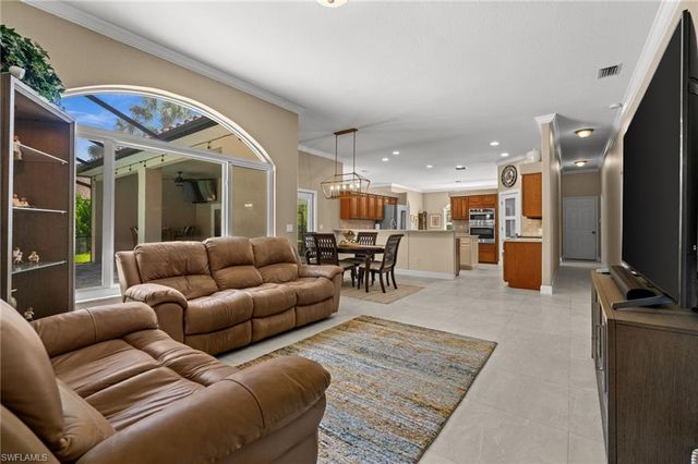 2127 Imperial CIR, Naples, FL 34110