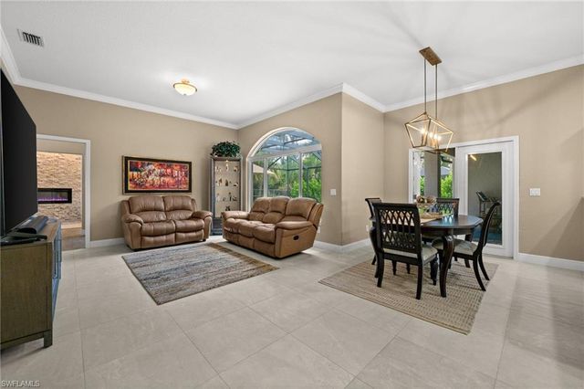 2127 Imperial CIR, Naples, FL 34110