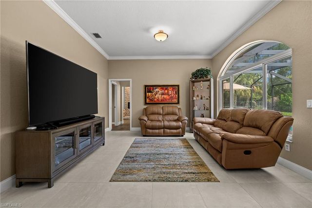2127 Imperial CIR, Naples, FL 34110