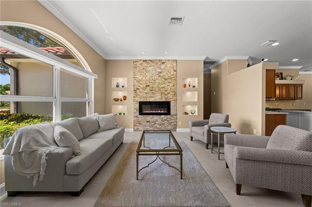 2127 Imperial CIR, Naples, FL 34110