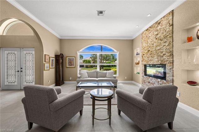 2127 Imperial CIR, Naples, FL 34110