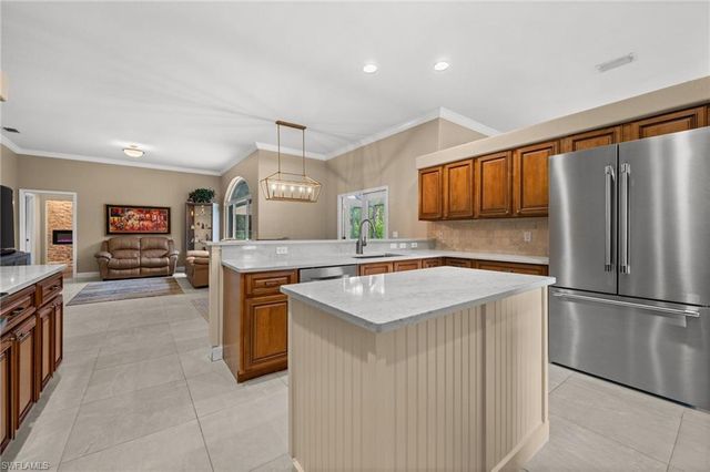 2127 Imperial CIR, Naples, FL 34110