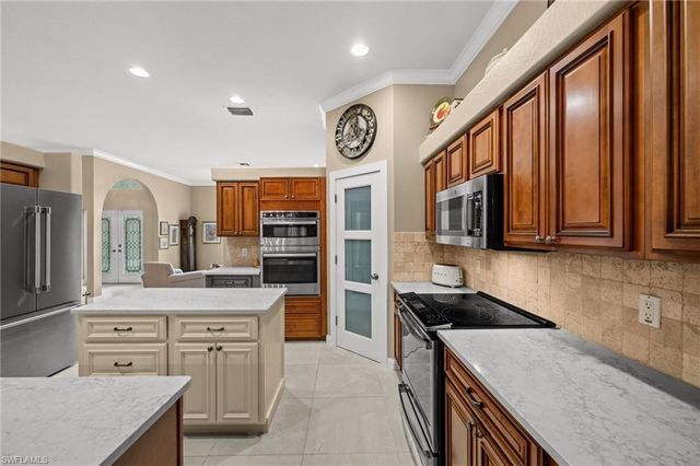 2127 Imperial CIR, Naples, FL 34110