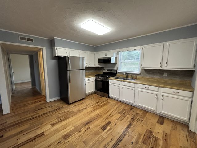 20 Ball Park Rd, Big Sandy, TN 38221
