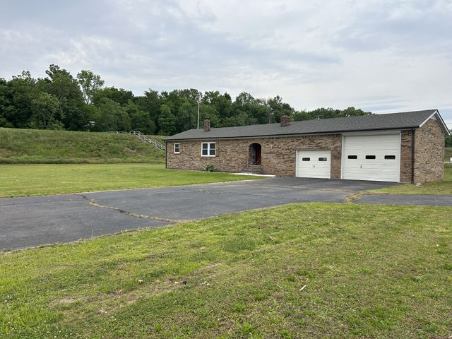 20 Ball Park Rd, Big Sandy, TN 38221