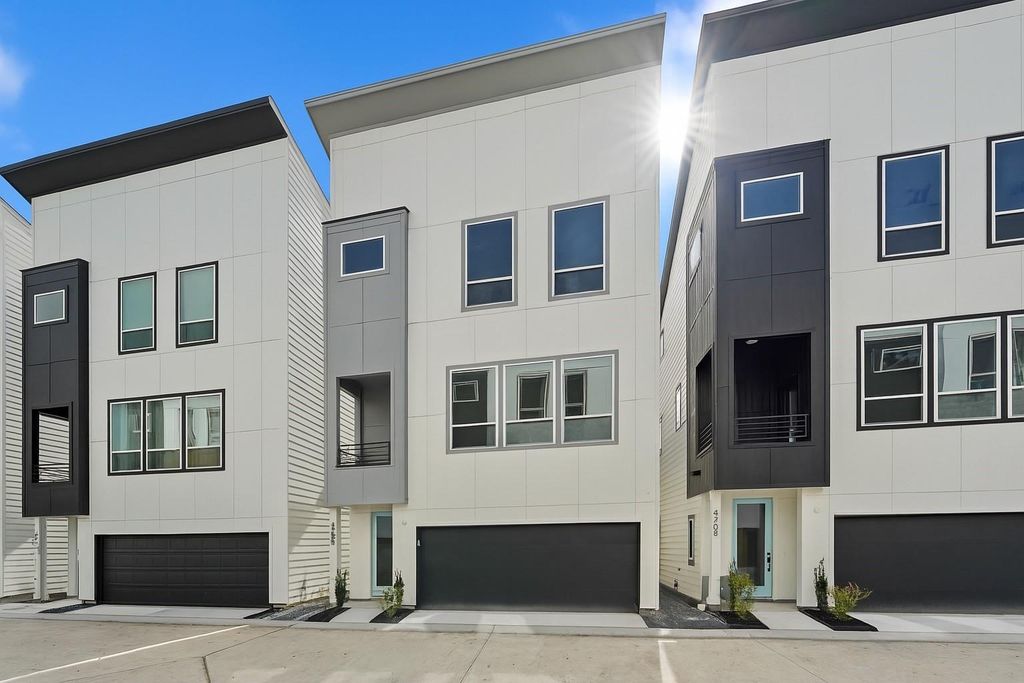 4709 Thornton Villas Lane, Houston, TX 77018