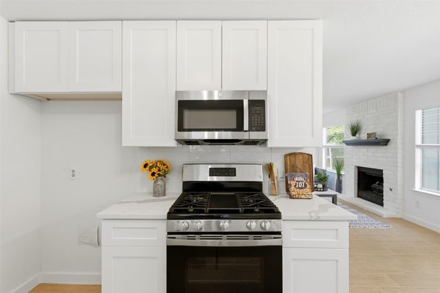 13722 CAMBOURNE DR, Pflugerville, TX 78660