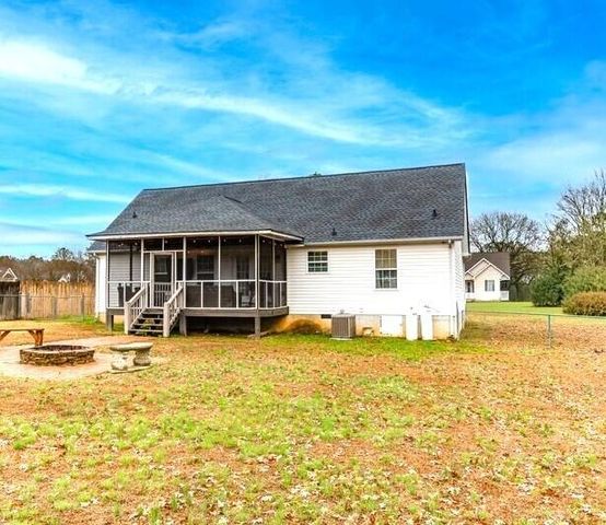 34 Winter Lane, Lafayette, GA 30728