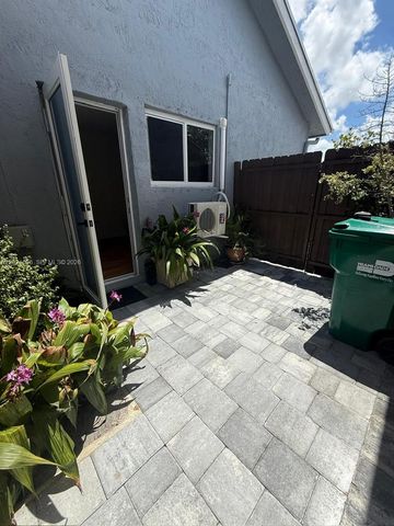 531 SW 89th Ct Side, Miami, FL 33174