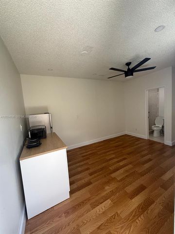 531 SW 89th Ct Side, Miami, FL 33174