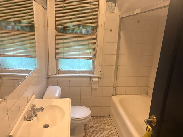 511 W 104TH Street, Chicago, IL 60628