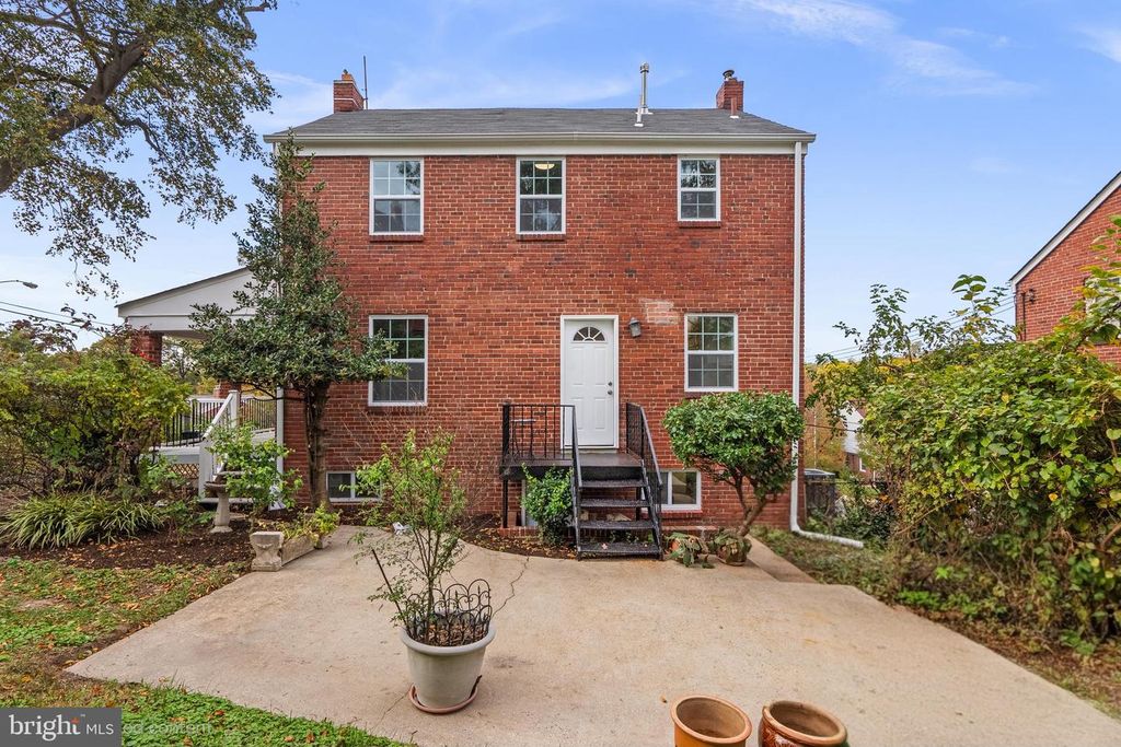 Image 19 of property listing at 5403 14TH PL, Hyattsville, MD 20782