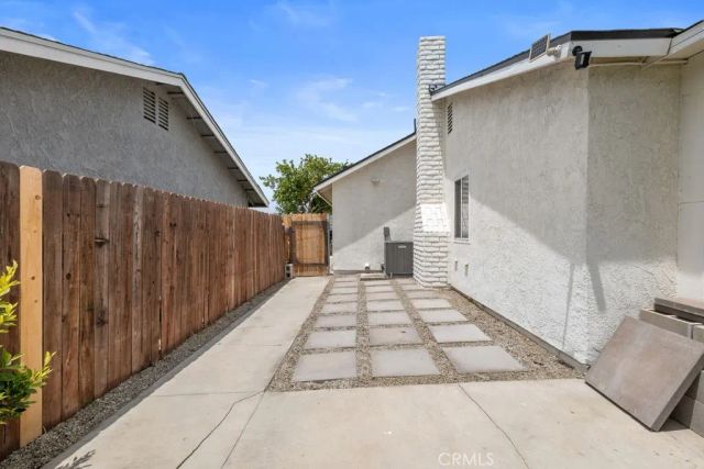 7465 Palo Verde Ave, Fontana, CA 92336