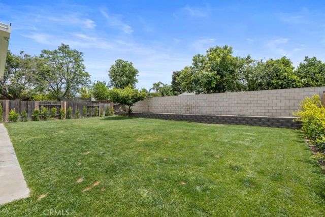 7465 Palo Verde Ave, Fontana, CA 92336