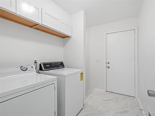 7058 Elmhurst 1, West Bloomfield, MI 48322