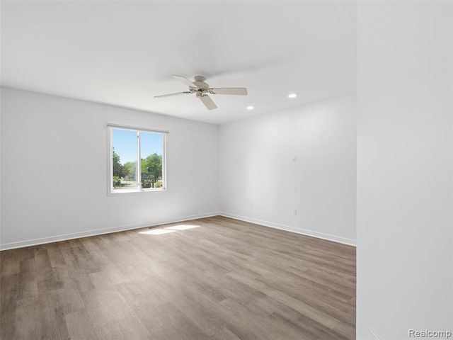 7058 Elmhurst 1, West Bloomfield, MI 48322