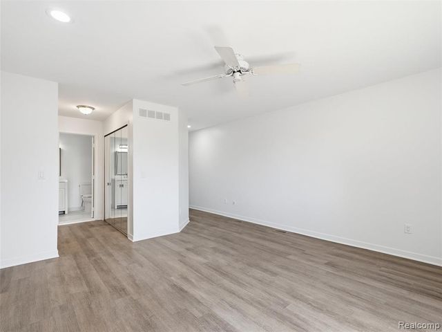 7058 Elmhurst 1, West Bloomfield, MI 48322