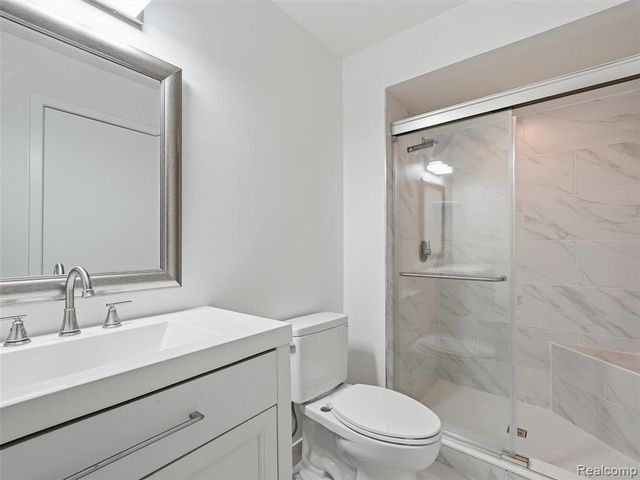 7058 Elmhurst 1, West Bloomfield, MI 48322