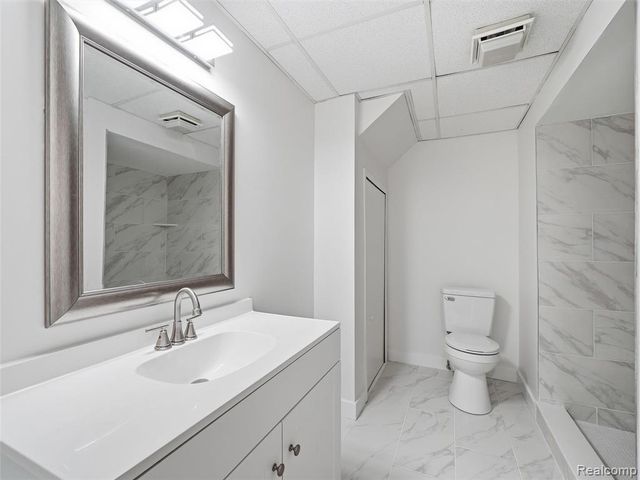 7058 Elmhurst 1, West Bloomfield, MI 48322