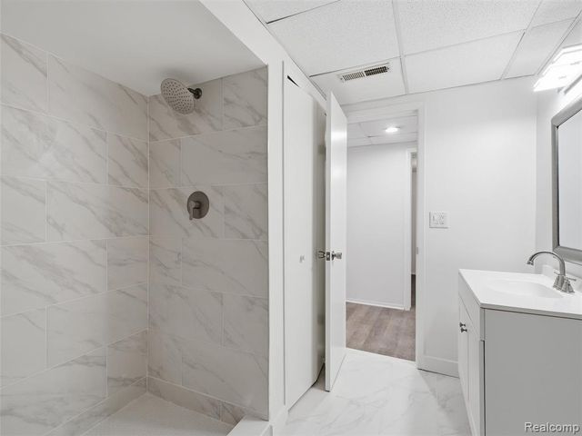 7058 Elmhurst 1, West Bloomfield, MI 48322