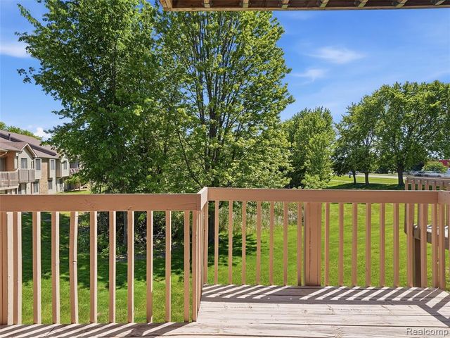 7058 Elmhurst 1, West Bloomfield, MI 48322