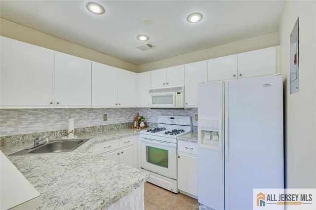 48 Tanglewood Court, South Brunswick, NJ 08852