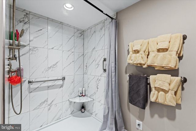 604 STRATFORD CIR, Locust Grove, VA 22508