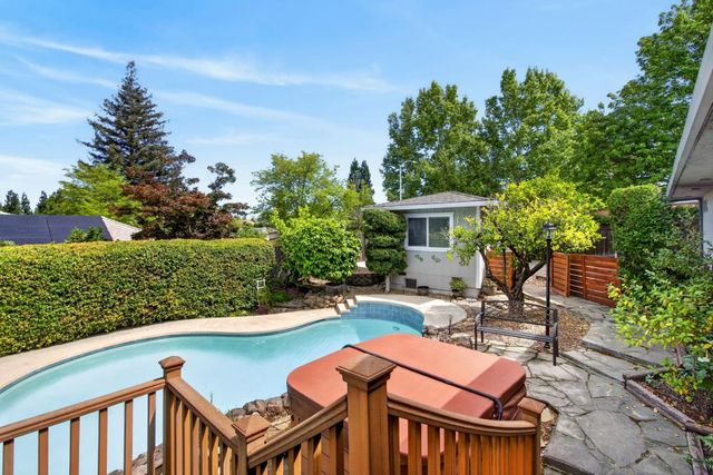 8509 Hans Engel Way, Fair Oaks, CA 95628