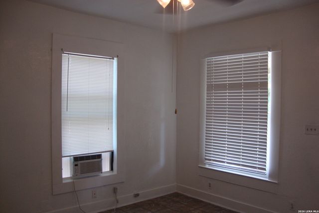 136 E DULLNIG CT, San Antonio, TX 78223
