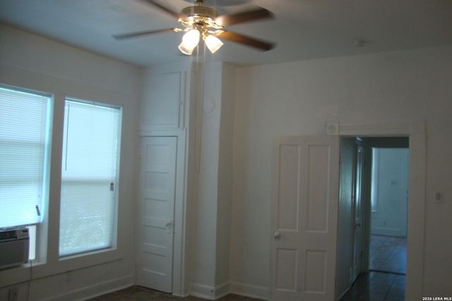 136 E DULLNIG CT, San Antonio, TX 78223