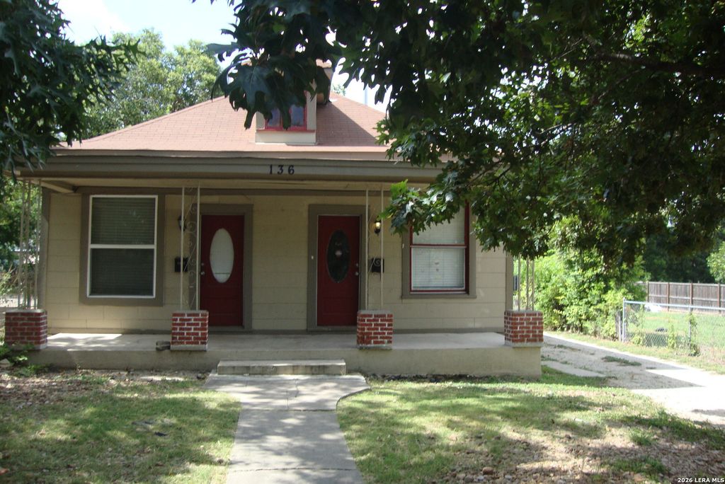 136 E DULLNIG CT, San Antonio, TX 78223