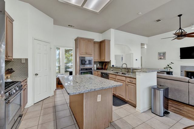 18 Equestrian Court, Mansfield, TX 76063