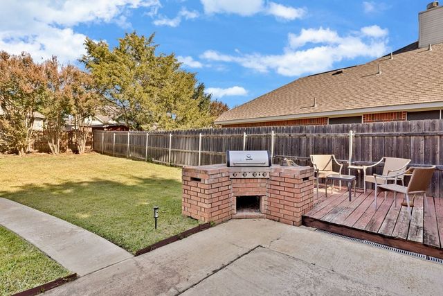 18 Equestrian Court, Mansfield, TX 76063