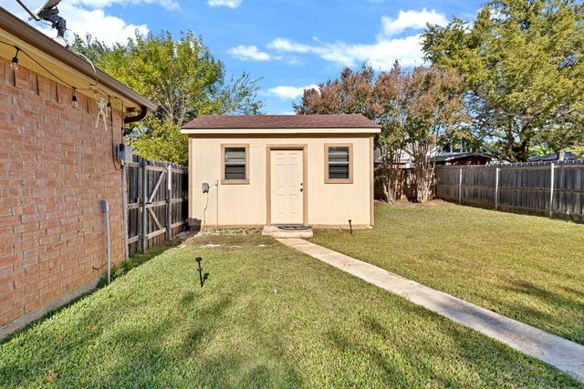 18 Equestrian Court, Mansfield, TX 76063