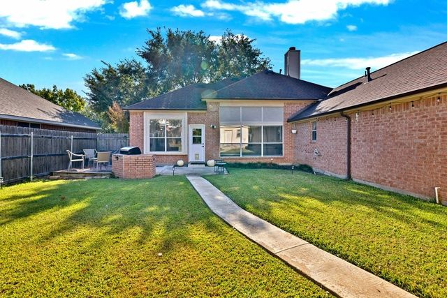 18 Equestrian Court, Mansfield, TX 76063