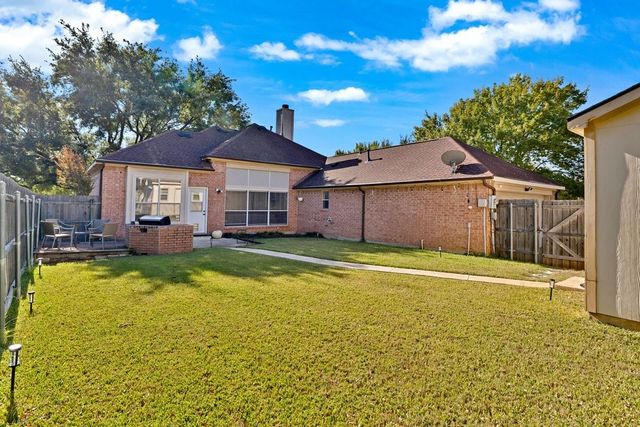 18 Equestrian Court, Mansfield, TX 76063