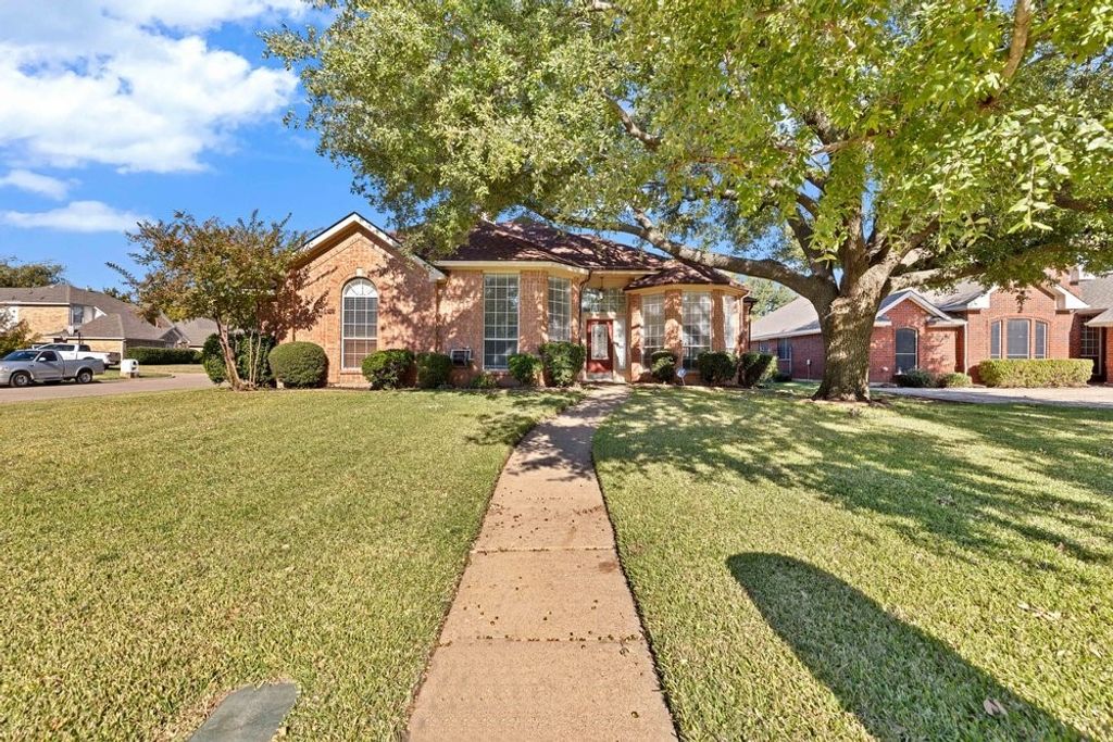 18 Equestrian Court, Mansfield, TX 76063