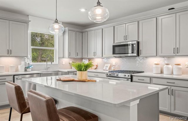 635 Gretchen Lane, Saline, MI 48176