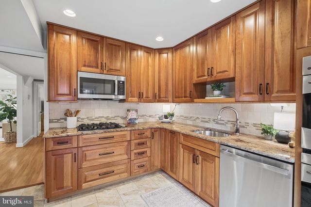 5319 STONINGTON DR, Fairfax, VA 22032