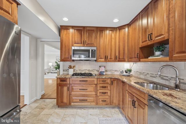 5319 STONINGTON DR, Fairfax, VA 22032