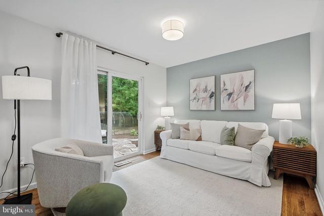 5319 STONINGTON DR, Fairfax, VA 22032