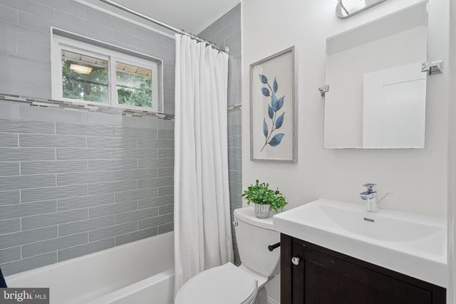 5319 STONINGTON DR, Fairfax, VA 22032