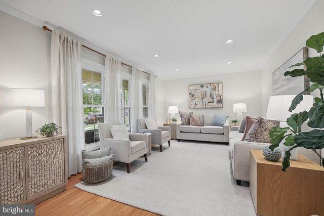 5319 STONINGTON DR, Fairfax, VA 22032