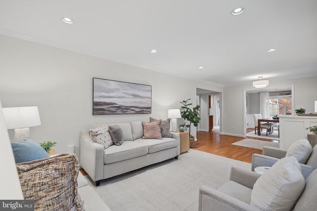 5319 STONINGTON DR, Fairfax, VA 22032