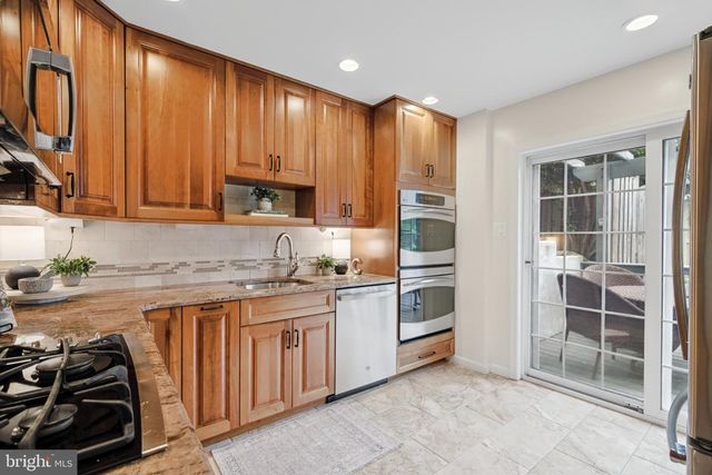 5319 STONINGTON DR, Fairfax, VA 22032