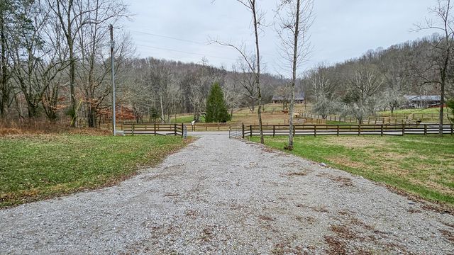 1300 Black Rd, Prospect, TN 38477